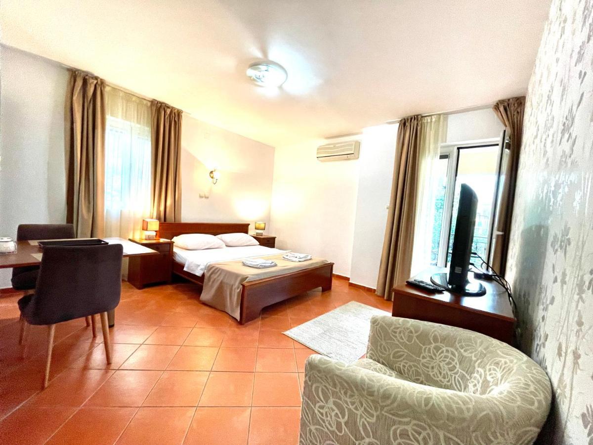 Apartments Petkovic Budva Bagian luar foto